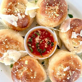 GARLIC KNOTS